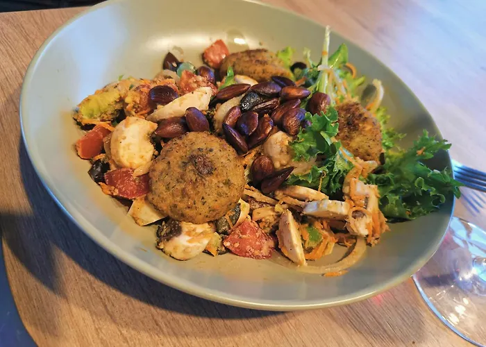 Bed & Breakfast Maison Du Bonheur 3*